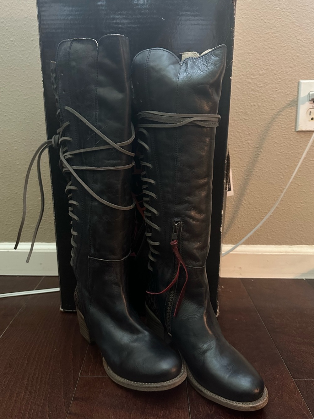 Freebird by Steven Black carver Leather Lace-Up Knee Boots 8 new